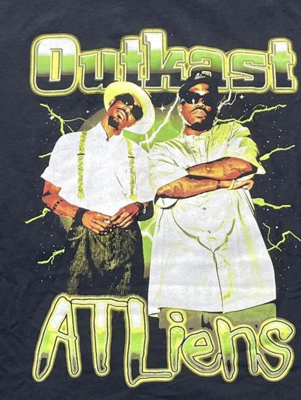 Outkast Preowned Large T-shirt